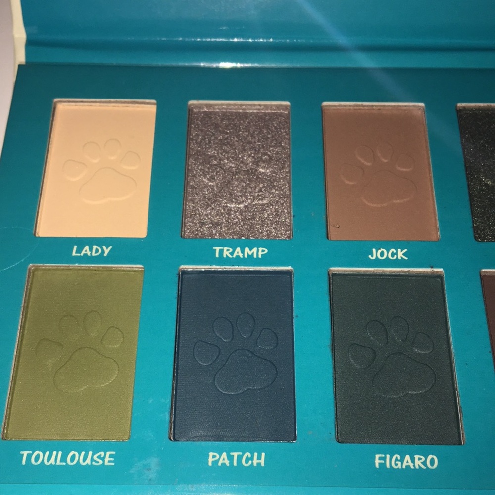 HP🎊Disney Pets Eyeshadow Palette - Picture 4 of 7